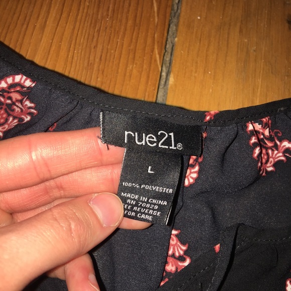 Top with cutouts - Picture 2 of 4